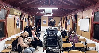 İzmir açıklarında 76 düzensiz göçmen yakalandı
