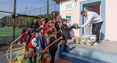 İzmir Büyükşehir'den okullara 37 milyon TL'lik spor malzemesi desteği