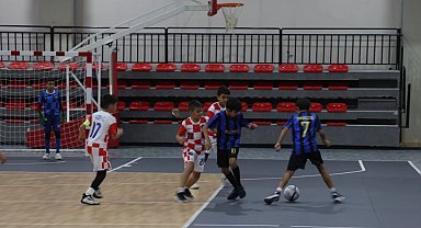 İzmir Çiğli'de cumhuriyet coşkusu sporla taçlandı