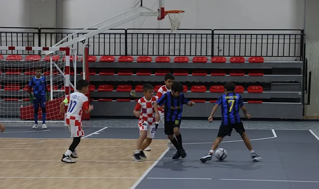 İzmir Çiğli'de cumhuriyet coşkusu sporla taçlandı