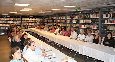 İzmir Efes Selçuk'ta kitap okuma etkinliği