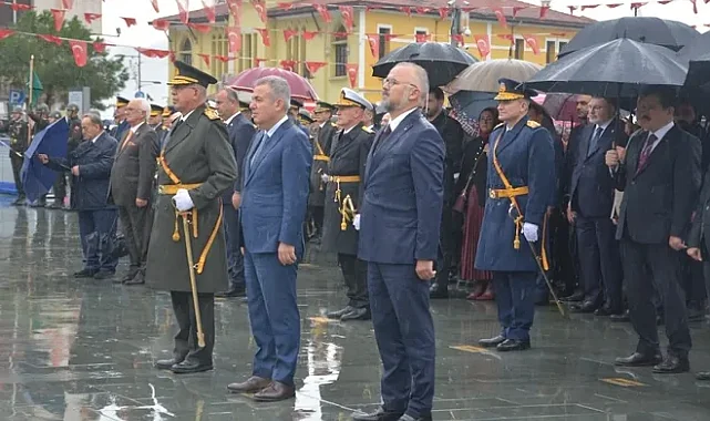 İzmir esnafından Cumhuriyet'e 103. yıl saygısı