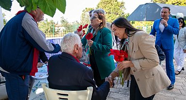 İzmir Güzelbahçe'nin çınarlarına anlamlı ziyaret