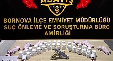 İzmir'de bir evde binlerce uyuşturucu hap ele geçirildi