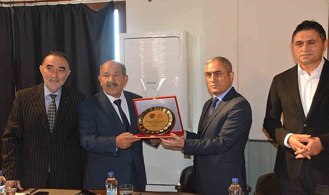 İzmir'de din görevlisinden örnek davranış: 1 yıllık emekli maaşını bağışladı