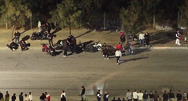 İzmir'de driftçilere baskın: 17 araç trafikten men edildi