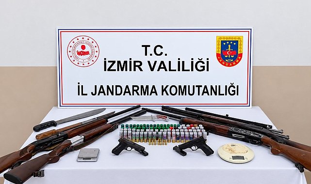 İzmir'de jandarmadan uyuşturucu ve silah operasyonu: 3 tutuklama