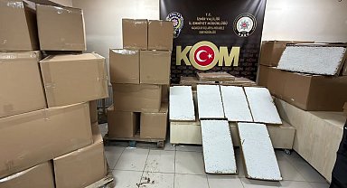 İzmir'de minibüsten 1 milyondan fazla makaron çıktı