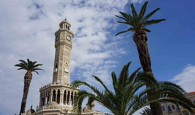 İzmir'in simgesi tarihi Saat Kulesi 125 yıldır zamana meydan okuyor