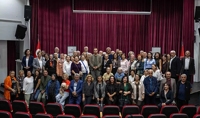 İzmir'de Bornova 3. Yaş Üniversitesi yeni döneme başladı