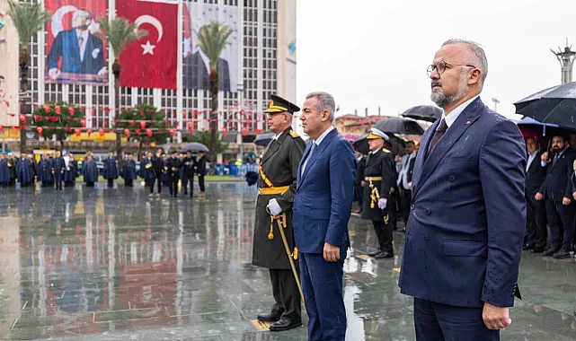 İzmir'de Cumhuriyet coşkusu başladı