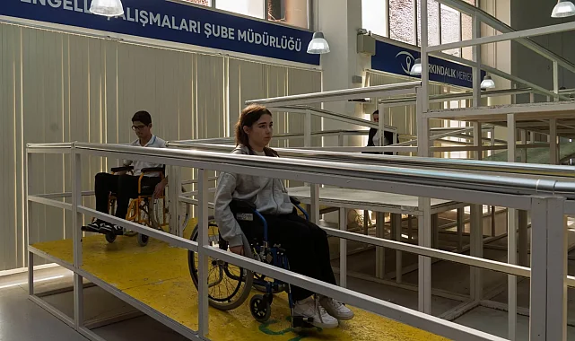İzmir'de empati parkuru... Engelleri deneyimleyerek fark ettiler