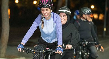 İzmir'de görme engelliler Kültürpark'ta pedal çevirdi
