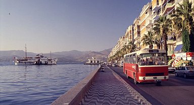 İzmir'in 50 yılı Yusuf Tuvi'nin objektifinden