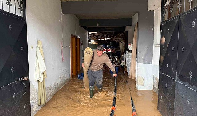 İznik'te Kara Dere taştı, evleri ve tarlaları su bastı