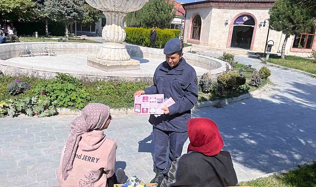 Jandarma kadına şiddet konusunda vatandaşları bilgilendirdi