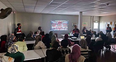 Jandarma vatandaşlara uyuşturucuyla mücadele eğitimi verdi