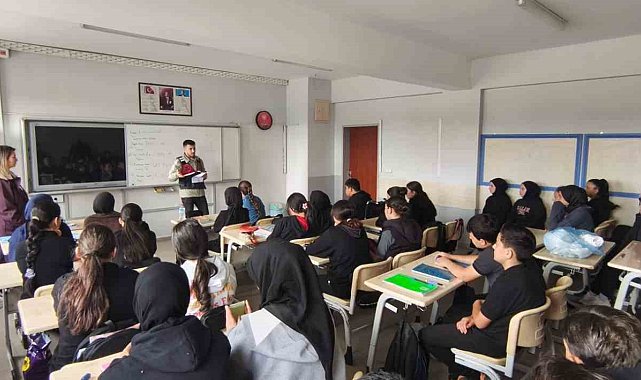 Jandarmadan öğrenci ve öğretmenlere siber güvenlik eğitimi