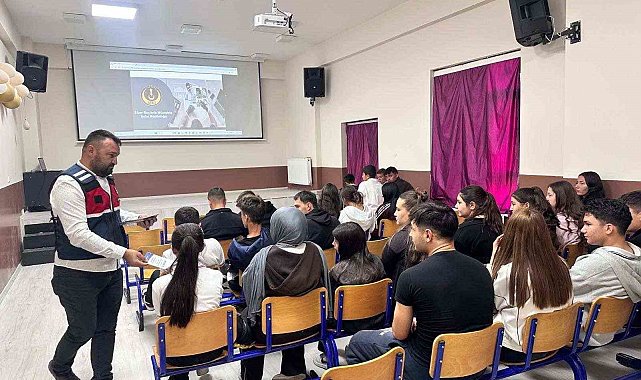 Jandarmadan öğretmen ve öğrencilere siber güvenlik eğitimi