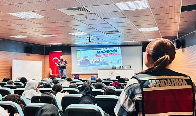 Jandarmadan üniversite öğrencilerine bilgilendirme eğitimi