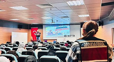 Jandarmadan üniversite öğrencilerine bilgilendirme eğitimi