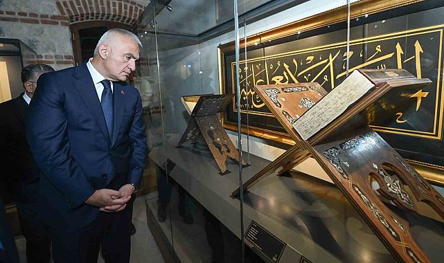 Kabe'de imzası olan Türk hattattan milletine paha biçilmez armağan