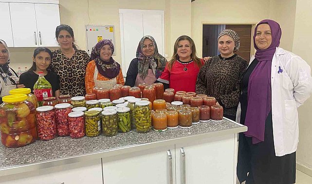 Kadınlar kışlık hazırlıklarını dayanışmayla yaptı
