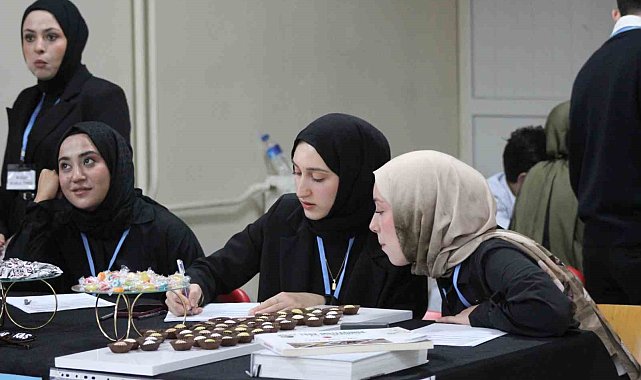 Kafkas Üniversitesi'nde gastronomi heyecanı: Öğrenciler standa akın etti