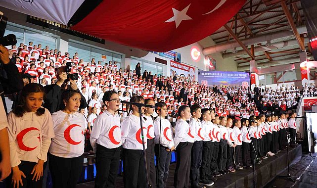 Kahramanmaraş'ta bin 300 öğrenci Cumhuriyet için aynı sahnede buluştu