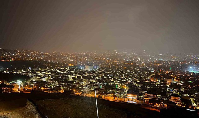 Kahramanmaraş'ta sağanak bazı yolları göle çevirdi
