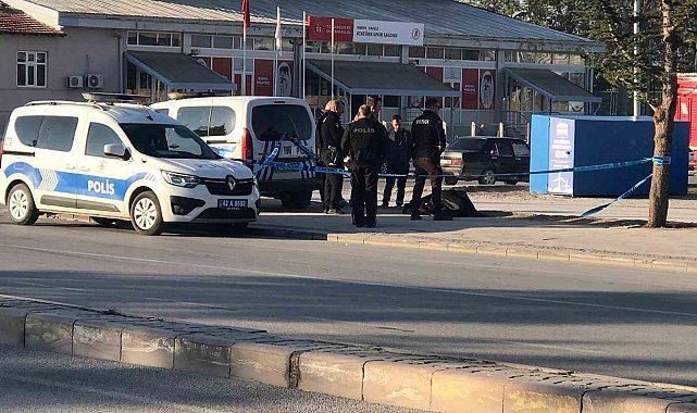 Kaldırımda ölü bulundu