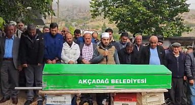 Kalp krizi geçirerek hayatını kaybeden anne ve oğlu defnedildi