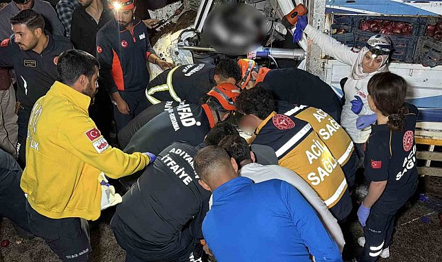 Kamyonet traktöre arkadan çarptı: 1 ölü, 1 yaralı