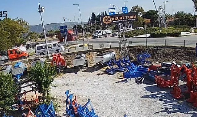 Kamyonetin altında kalmaktan son anda kurtuldu, o anlar kamerada