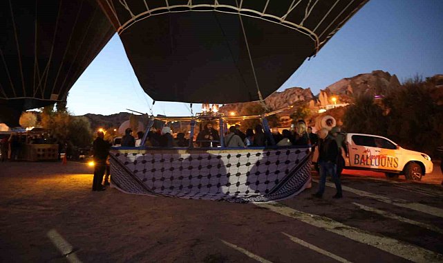 Kapadokya'da sıcak hava balonları Gazze için havalandı