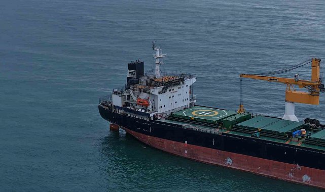 Kaptanı dron saldırısında hayatını kaybeden ARINA A adlı gemi Trabzon açıklarında
