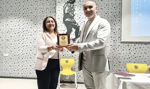Karabağlar Seniha Mayda Ortaokulu'nda 4 yıllık emeğe vefa