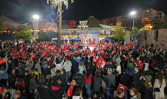 Karabağlar'da Cumhuriyet'in 103.yılı coşkusu
