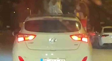 Karabük'te otomobilden sarkarak dans eden kadınların tehlikeli yolculuğu kamerada