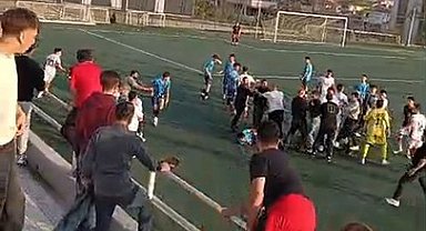 Karabük'te U17 maçında ortalık karıştı: Karşılaşma tatil edildi