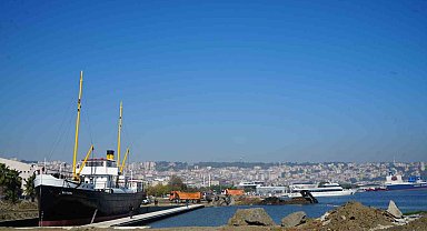 Karadan yürütülen Bandırma Vapuru Müzesi'nin yeni yerinde çalışmalar sürüyor