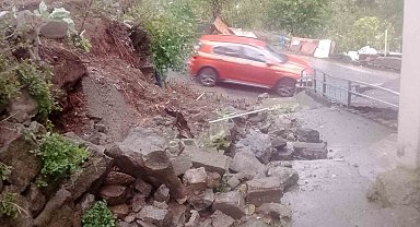 Karadeniz Ereğli'de aşırı yağış duvarı çökertti