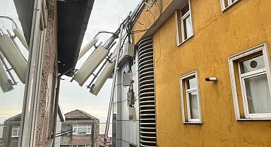 Karadeniz Ereğli'de fırtına baz istasyonunu devirdi