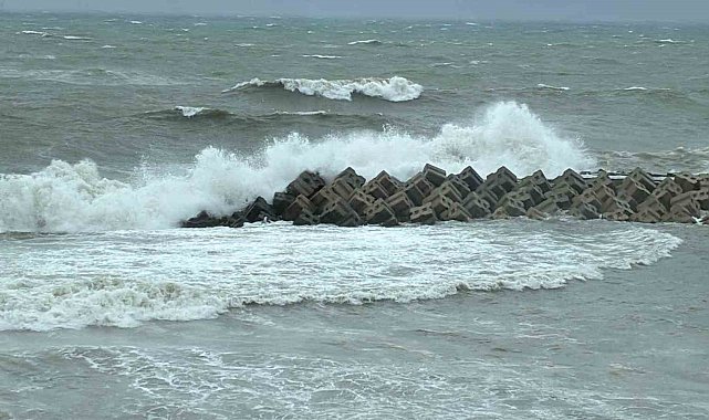 Karadeniz yükselmeye başladı balıkçılar barınağa sığındı