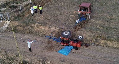 Karaman'da devrilen traktörün altında kalan sürücü hayatını kaybetti
