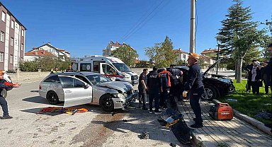Karaman'da otomobil ile cip çarpıştı: 3 yaralı