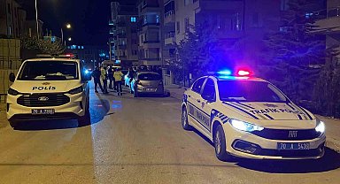 Karaman'da otomobil park halindeki araca çarptı: 1 yaralı