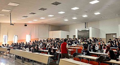 Kars'ta bin 985 üniversite öğrencisine "El Ele Güvenli Geleceğe" semineri