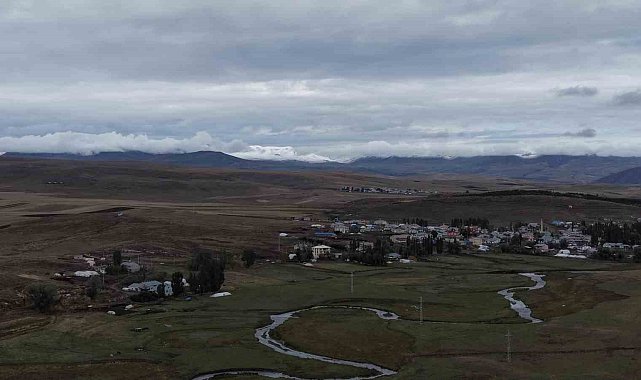 Kars'ta dağların zirvesi beyaza büründü