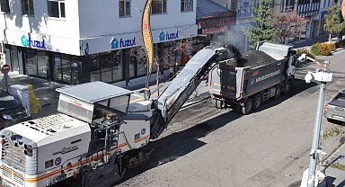 Kars'ta kar yağmadan asfalt seferberliği: Kazımpaşa Caddesi'nde söküm başladı